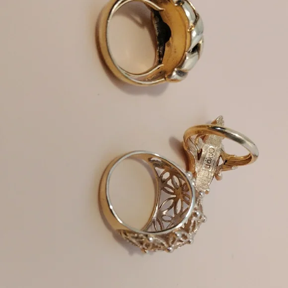 Chic Gold Women's Ring Trio - Picture 4 of 6